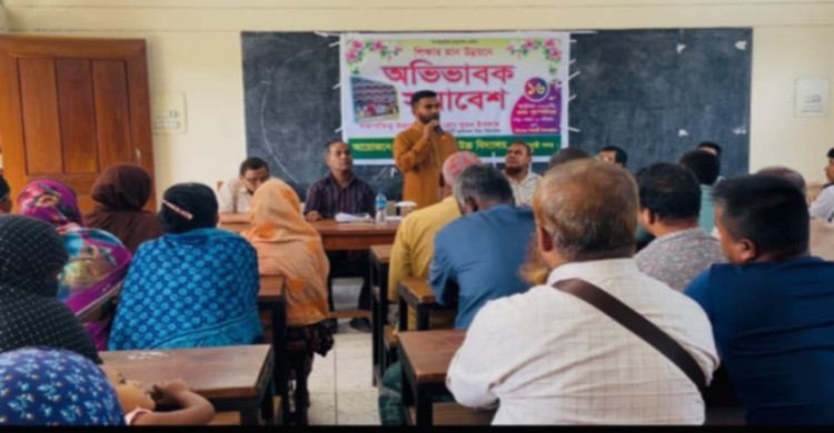 ছাত্রদল নেতা সুমনের অর্থায়নে বিনামূল্যে শিক্ষার্থীদের ফরম ফিলাপ 