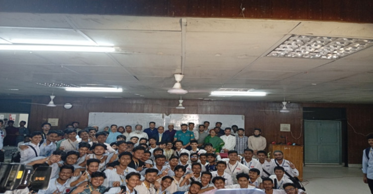 ঢাকা ও আইডিয়াল কলেজের মধ্যে শান্তি চুক্তি অনুষ্ঠান