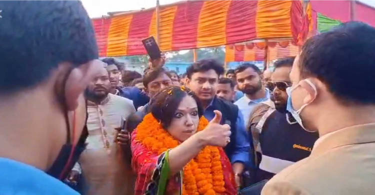 'এটাই শেষ সতর্কতা’—নির্বাচনী সভায় ম্যাজিস্ট্রেটকে লক্ষ্য করে রুমিন ফারহানা