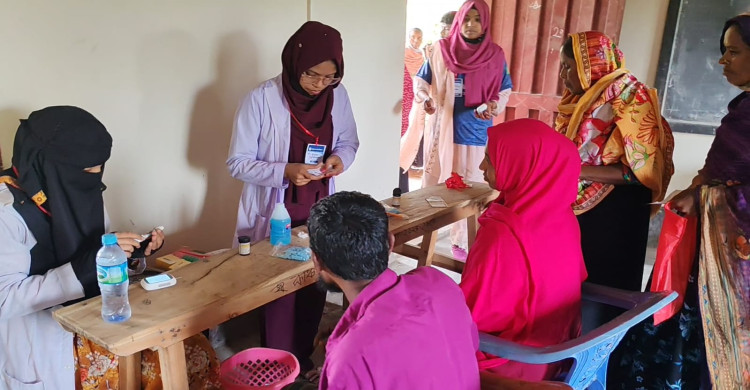 সুন্দরগঞ্জে ফ্রি মেডিকেল ক্যাম্পে চিকিৎসা সেবা পেল ৭ শতাধিক মানুষ