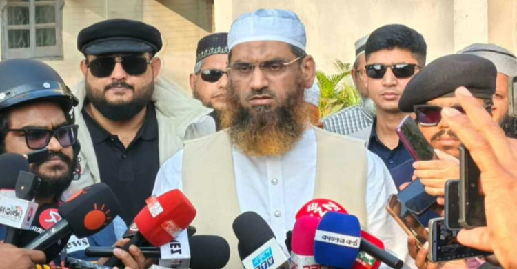 ঢাকা ১৩ আসনে ৩ কেন্দ্রে ববি হাজ্জাজ থেকে এগিয়ে মামুনুল হক