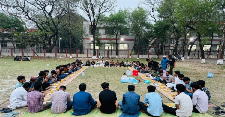 ঢাকা কলেজ ছাত্রদল নেতা তানভীর মাতবরের উদ্যোগে ইফতার মাহফিল অনুষ্ঠিত 