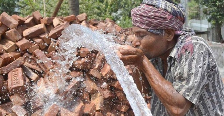 দেশের ৮ অঞ্চলে বয়ে যাচ্ছে তাপদাহ 