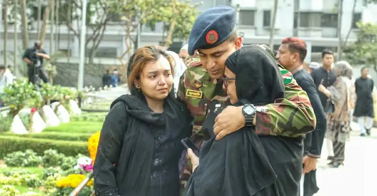 পিলখানা ট্র্যাজেডি: অশ্রুসজল চোখে শহিদদের প্রতি শ্রদ্ধা নিবেদন স্বজনদের