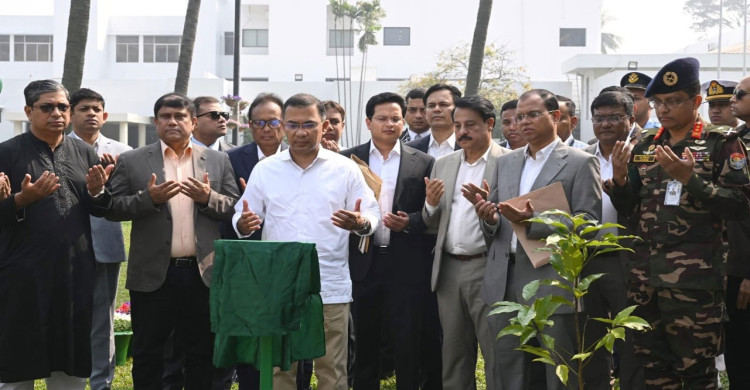 তেজগাঁওয়ে নতুন অধ্যায়: প্রধানমন্ত্রীর কার্যালয়ে প্রথম কর্মদিবস তারেক রহমানের